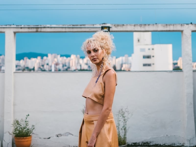 Cantora e compositora promove o álbum 'Azul moderno', lançado em 2018