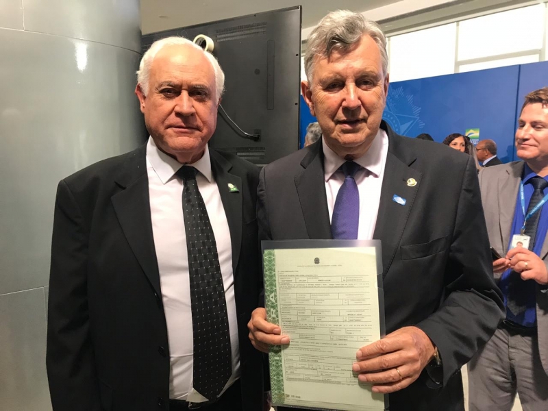 Repórter Brasília - Tarso Teixeira, ex-presidente do Sindicxato Rural de S. Gabriel com senador Luis Carlis Heinze - Credito Leonardo Caldas Vargas - Divulgação