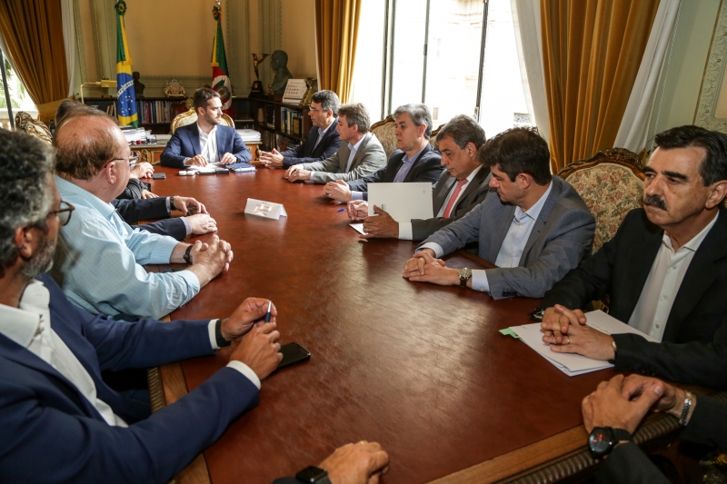 Deputados do MDB pediram ao governador Eduardo Leite mais tempo para analisar propostas do Executivo