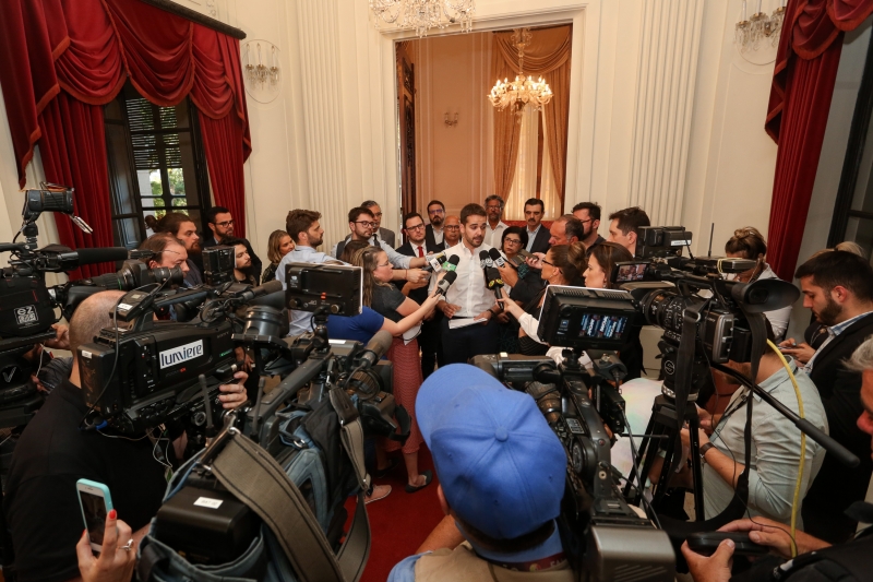 Governador concedeu entrevista coletiva à imprensa, no Palácio Piratini, sobre a estratégia do Executivo