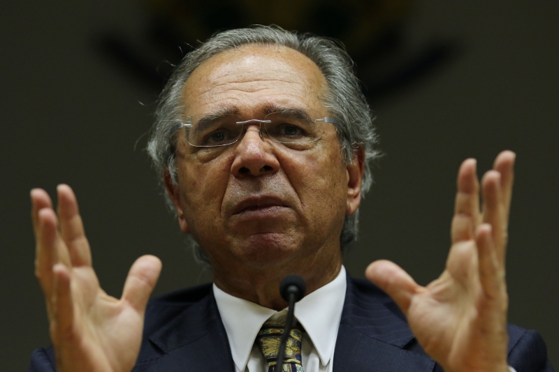 Guedes disse que, com câmbio baixo, até empregada doméstica estava indo para Disney