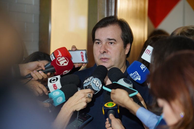 Maia disse que suas críticas ao ministros não são um ataque ao presidente Bolsonaro