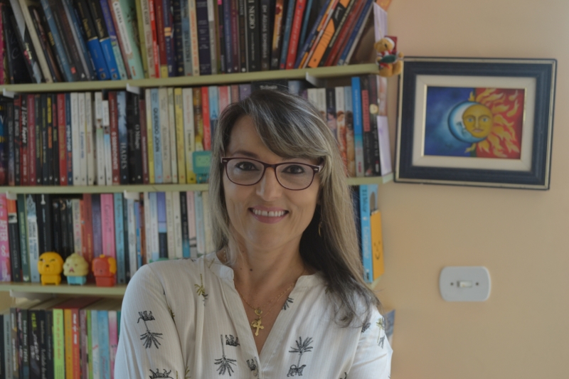 Professora Lya Galavote lança 'Apesar da Guerra', o 11º romance de sua carreira como escritora