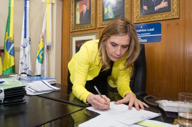 Mônica Leal assinou ofício de devolução de valores à prefeitura