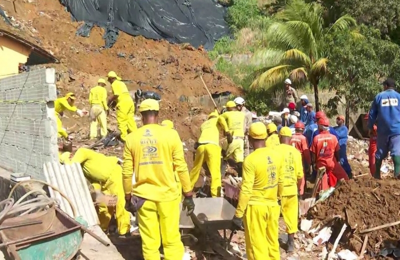 Deslizamento de terra causou a morte de sete pessoas e feriu outras três
