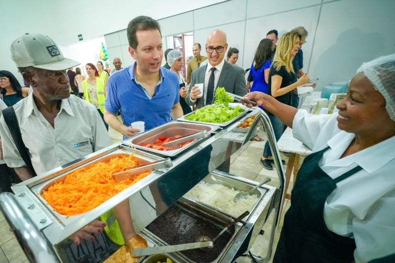 Marchezan diz que cartão não poderá ser usado por beneficiários para comprar cigarro
