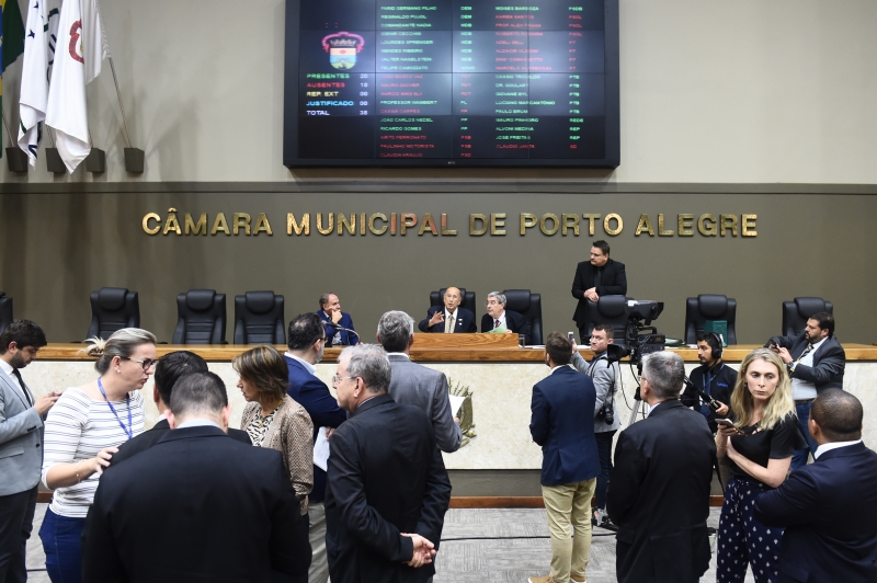 Ao todo, 855 candidatos disputam uma vaga na Câmara de Porto Alegre