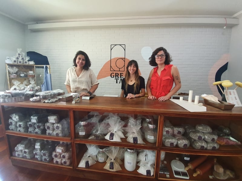 Marina, Nathália e Roberta são sócias do Greta Clube de Cerâmica  Foto: ISADORA JACOBY/ESPECIAL/JC