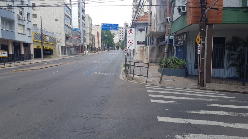 Avenida Independência vazia era exemplo do clima de Ano Novo em Porto Alegre
