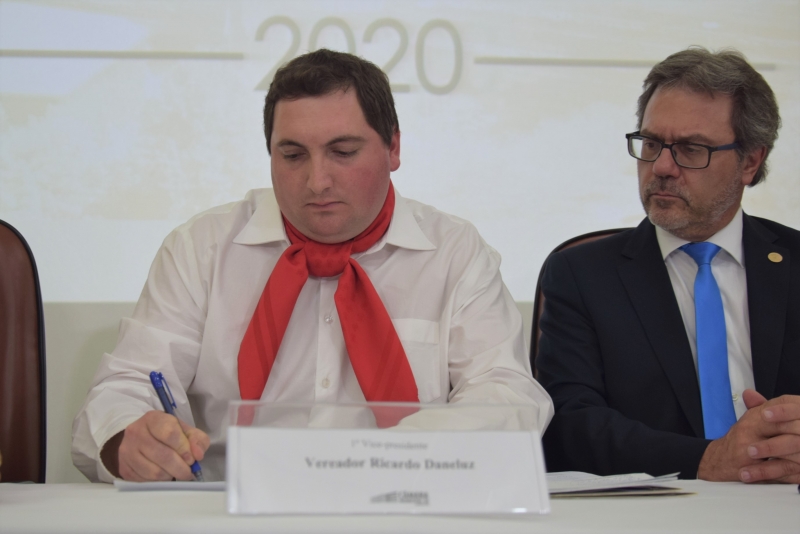 Ricardo Daneluz assumiu como prefeito em exercício e fica no cargo até realização de eleição indireta