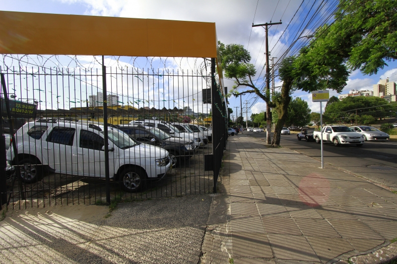 Sem saber o que esperar da economia, compradores postergaram decisão de adquirir um carro