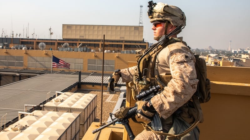 Soldados norte-americanos reforçaram a segurança na embaixada e Bagdá após protestos
