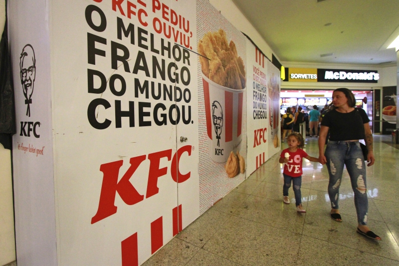 A loja está na praça de alimentação no quarto nível do empreendimento na avenida Assis Brasil