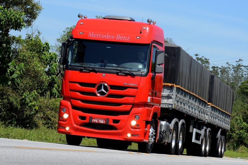 O modelo Actros 2651 foi, pela segunda vez seguida, o caminhão mais negociado da marca no País
