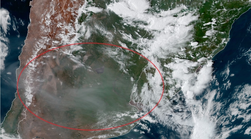 Na segunda (6), satélites já mostravam as fumaça sobrevoando o Chile e a Argentina