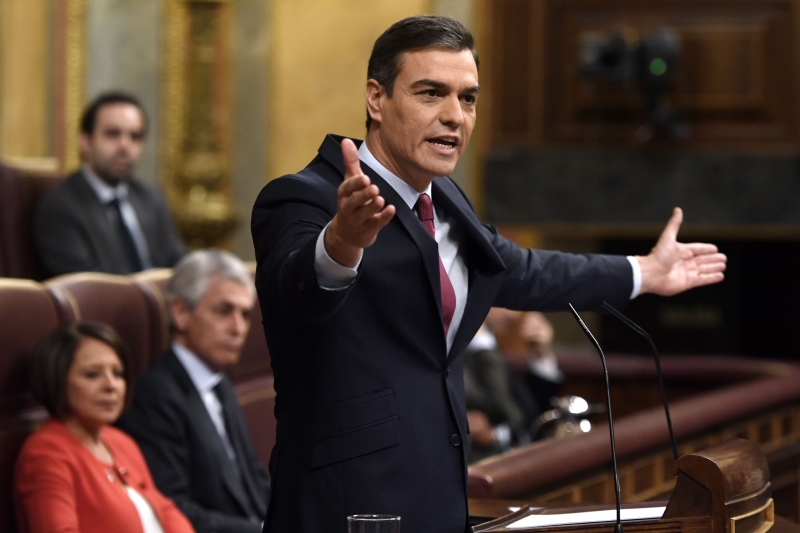 Pedro Sánchez é eleito premiê da Espanha, com 167 votos a favor e 165 contra