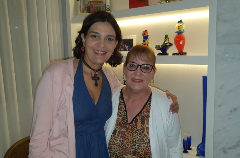 {'nm_midia_inter_thumb1':'https://www.jornaldocomercio.com/_midias/jpg/2020/01/07/206x137/1_graziele__wiedemann_e_regina_da_rocha_moraes-8945031.jpg', 'id_midia_tipo':'2', 'id_tetag_galer':'', 'id_midia':'5e14dc4fc7753', 'cd_midia':8945031, 'ds_midia_link': 'https://www.jornaldocomercio.com/_midias/jpg/2020/01/07/graziele__wiedemann_e_regina_da_rocha_moraes-8945031.jpg', 'ds_midia': 'Graziele Wiedemann e Regina da Rocha Moraes no encontro festivo ', 'ds_midia_credi': 'Eduardo Bins Ely/Especial/JC', 'ds_midia_titlo': 'Graziele Wiedemann e Regina da Rocha Moraes no encontro festivo ', 'cd_tetag': '1', 'cd_midia_w': '800', 'cd_midia_h': '527', 'align': 'Left'}