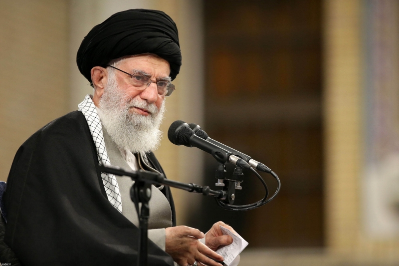 Ali Khamenei celebrou ataque a bases militares norte-americanas no Iraque