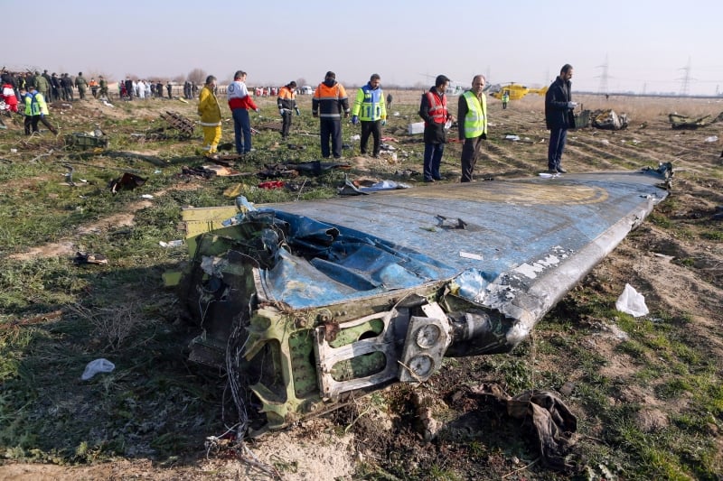 Boeing caiu cinco minutos após decolar, matando 176 pessoas
