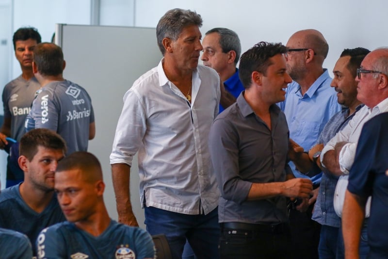 Renato participou da apresentação no Grêmio e voltou ao Rio para fazer procedimento