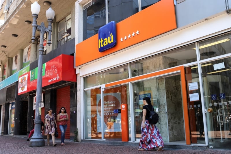 O Itaú esclareceu ainda que o Judiciário não atribuiu ao banco práticas intencionais de cobranças irregulares