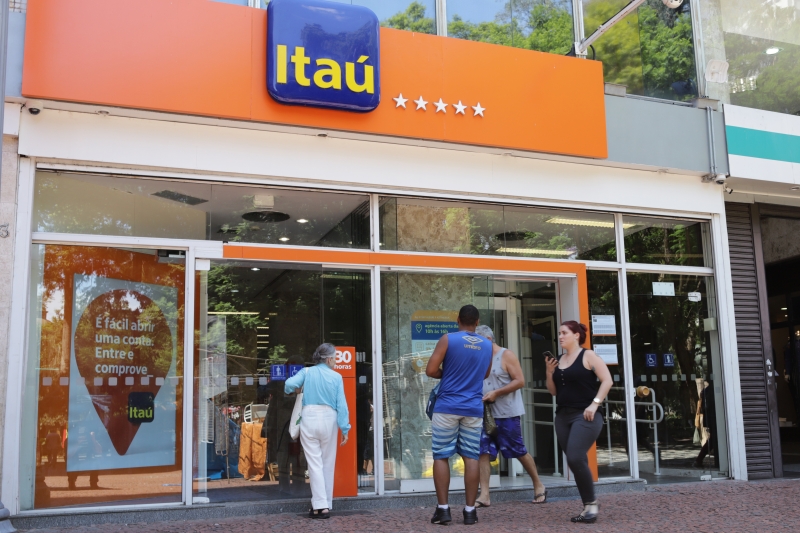 Em solo argentino, o Itaú tem presença bem mais tímida do que no Brasil. É apenas o 18.º maior banco em volume de ativos