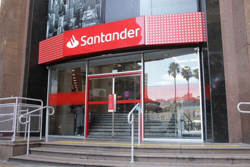 Banco espanhol fechou o período com lucro líquido foi de R$ 3,9 bilhões