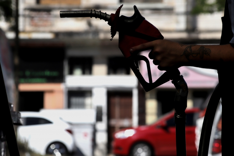 A gasolina acumula queda no mercado interno de 5,3% e o diesel, de 24,3%