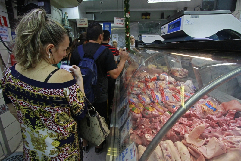 Carne teve alta de 18,06% no País e puxou a marca de 3,38% no grupo de alimentação e bebidas