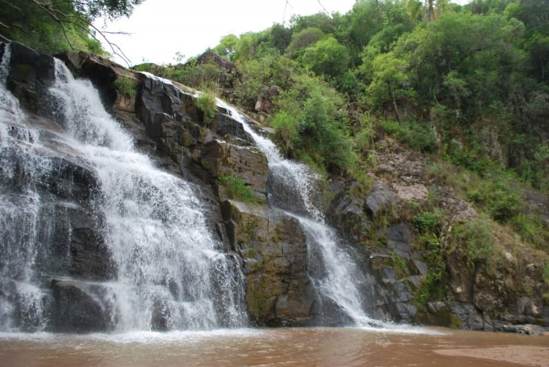 {'nm_midia_inter_thumb1':'https://www.jornaldocomercio.com/_midias/jpg/2020/01/10/206x137/1_cascata_do_portugues_sublime_adventure-8947880.jpg', 'id_midia_tipo':'2', 'id_tetag_galer':'', 'id_midia':'5e18e0e381518', 'cd_midia':8947880, 'ds_midia_link': 'https://www.jornaldocomercio.com/_midias/jpg/2020/01/10/cascata_do_portugues_sublime_adventure-8947880.jpg', 'ds_midia': 'Cascata do Portugu&ecirc;s, em Mariana Pimentel', 'ds_midia_credi': 'LARISSA SILVA/SUBLIME ADVENTURE/REPRODU&Ccedil;&Atilde;O/JC', 'ds_midia_titlo': 'Cascata do Portugu&ecirc;s, em Mariana Pimentel', 'cd_tetag': '1', 'cd_midia_w': '800', 'cd_midia_h': '535', 'align': 'Left'}