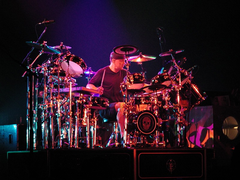 Neil Peart tinha câncer no cérebro e lutava contra a doença havia três anos