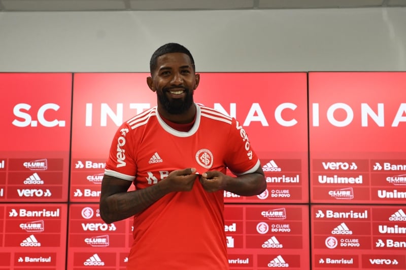Lateral chegou por empréstimo até o final da temporada