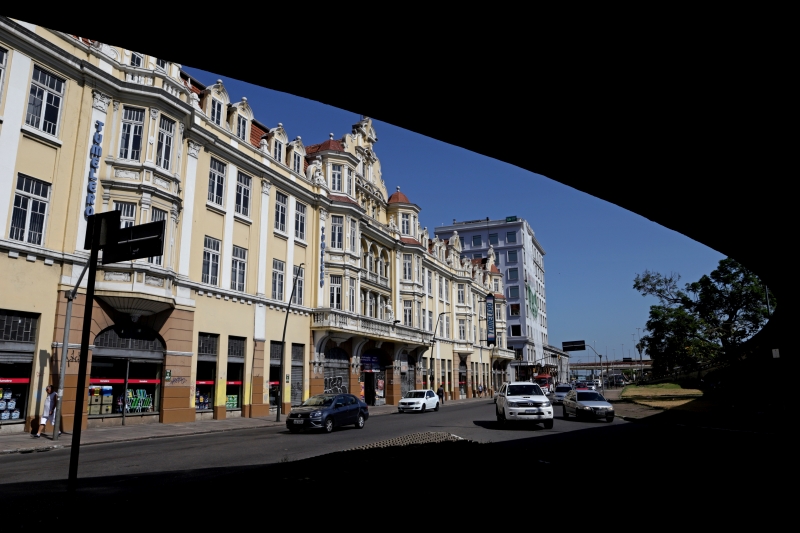 {'nm_midia_inter_thumb1':'https://www.jornaldocomercio.com/_midias/jpg/2020/01/14/206x137/1_aa140120_wiederspahn_091-8949641.jpg', 'id_midia_tipo':'2', 'id_tetag_galer':'', 'id_midia':'5e1dc9b73cb62', 'cd_midia':8949641, 'ds_midia_link': 'https://www.jornaldocomercio.com/_midias/jpg/2020/01/14/aa140120_wiederspahn_091-8949641.jpg', 'ds_midia': 'Matéria sobre o arquiteto Theo Wiedersphan. Na foto: Edifício Ely( Tumelero).', 'ds_midia_credi': 'ALEXANDRO AULER/JC', 'ds_midia_titlo': 'Matéria sobre o arquiteto Theo Wiedersphan. Na foto: Edifício Ely( Tumelero).', 'cd_tetag': '1', 'cd_midia_w': '800', 'cd_midia_h': '533', 'align': 'Left'}