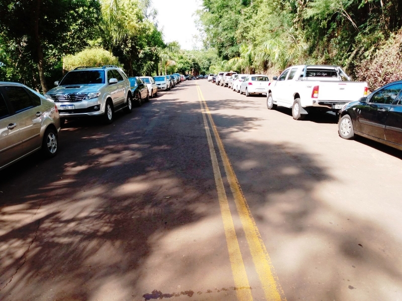 Fila de carros deixa trânsito congestionado até rodovia em Porto Mauá