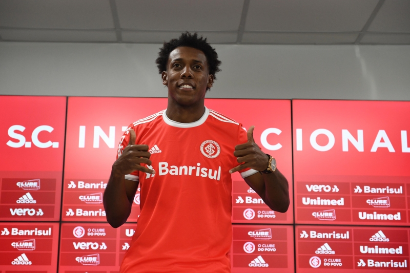 Jogador vindo do Bahia assinou com o clube até o final de 2021