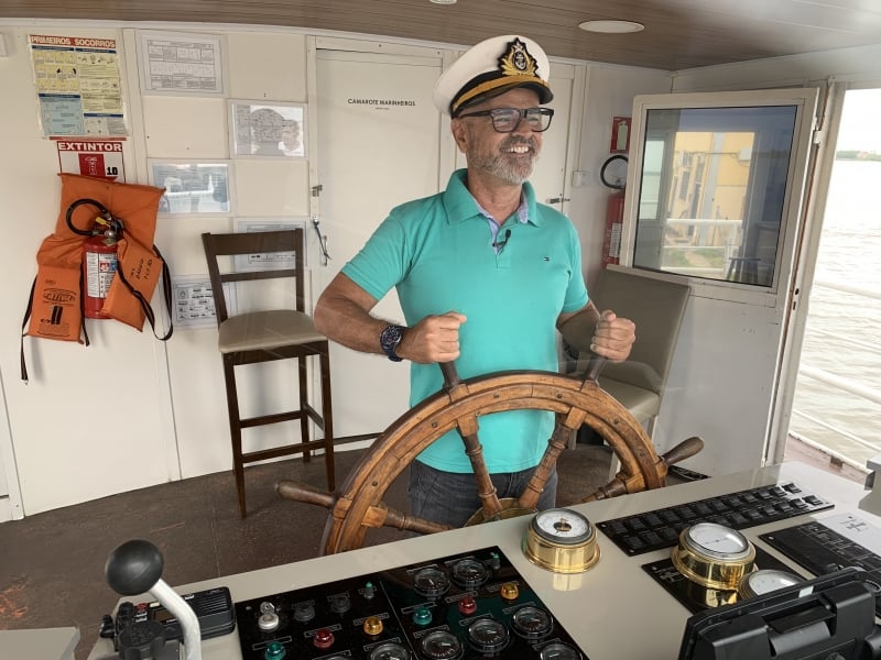 Ivan Mattos virou 'comandante' do barco Cisne Branco para apresentar as atrações do fim de semana