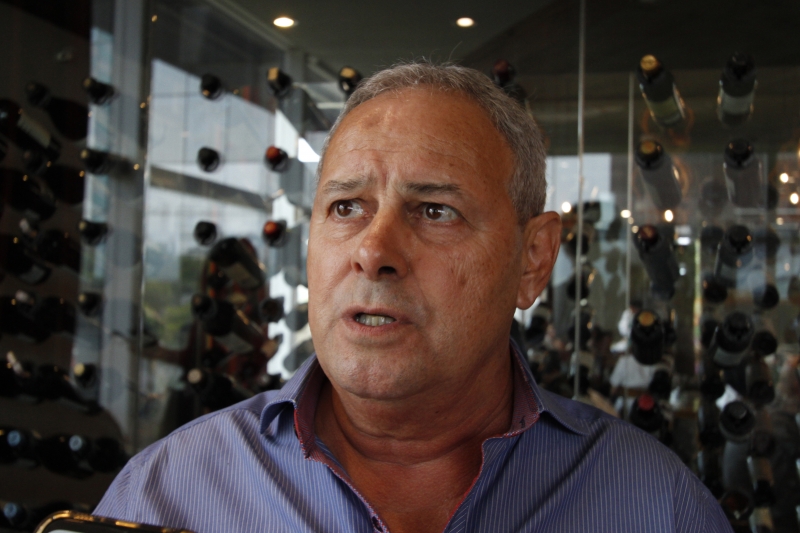 Crise econômica é um desafio, afirma Julio Viana 