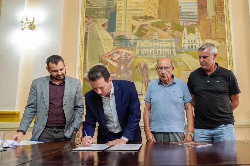 Prefeito criticou decisões que barram demissões no instituto municipal