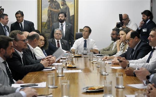 Presidente da Assembleia, deputado Luís Augusto Lara, comandou a reunião do colegiado de líderes