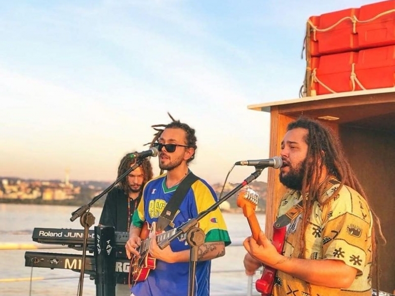 Banda de reggae A Figa é uma das atrações do Distrito de Praia neste sábado