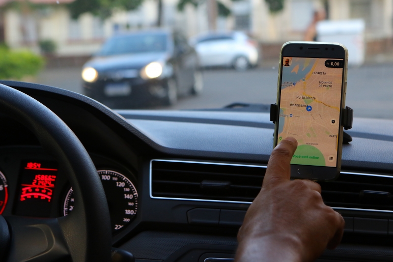 Aplicativos da empresa,  Uber e UberEats, passarão a ter a aba Mercado para o novo serviço