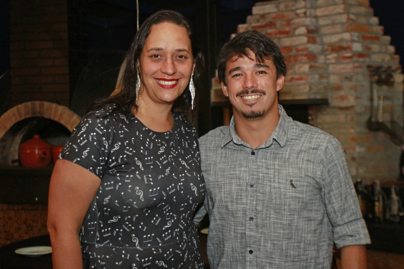 A enóloga Maria Amélia Duarte Flores com o chef Cauê Durand