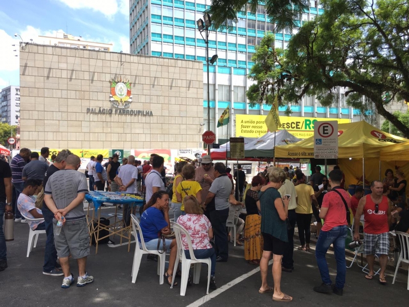 Servidores se mobilizam contra pacote do governador Eduardo Leite, no primeiro dia de votações