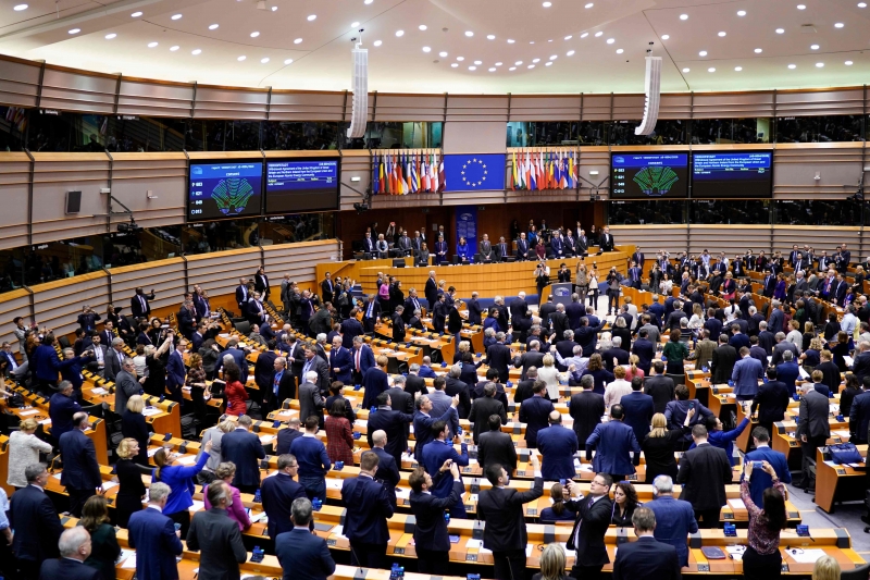 Debate no Parlamento Europeu foi marcado por discursos emocionados, com vários políticos chorando
