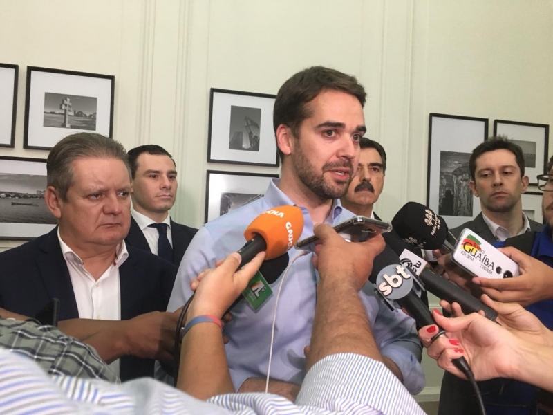 'Projetos são determinantes para, assim que se coloque o salário em dia, não volte a atrasar', diz Leite