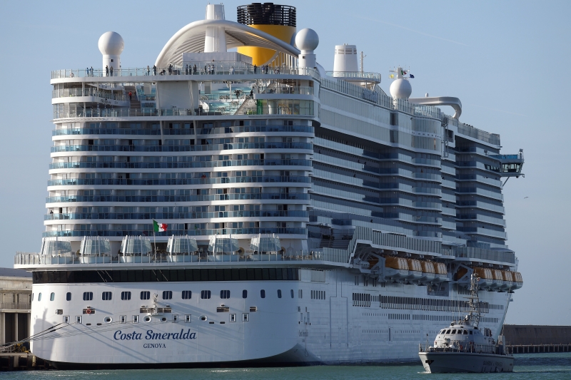 Navio Costa Smeralda, atracado no porto de Civitavecchia, próximo à cidade de Roma