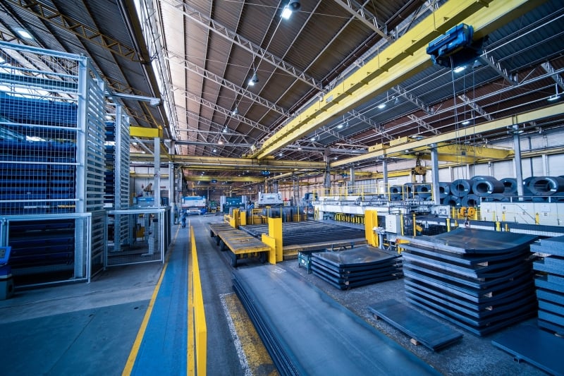 Manter as linhas de produção em funcionamento enfrenta a barreira de conseguir insumos e matérias-primas, em alguns casos