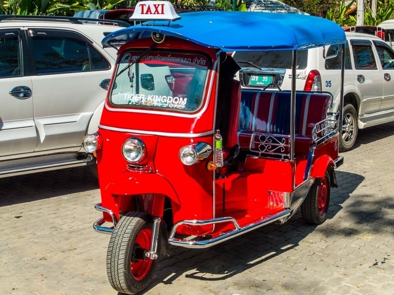 Triciclo elétrico é uma forma de transporte comum principalmente em países asiáticos