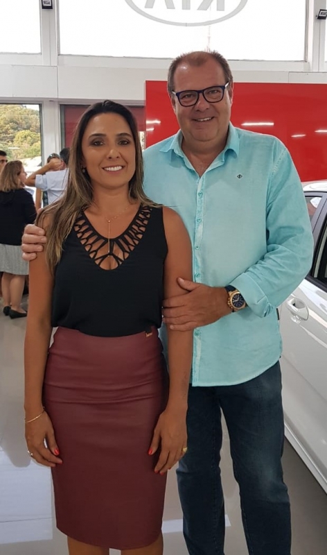 Melissa Feltes e Jefferson Fürstenau no coquetel de lançamento do Kia Rio, na Sun Motors