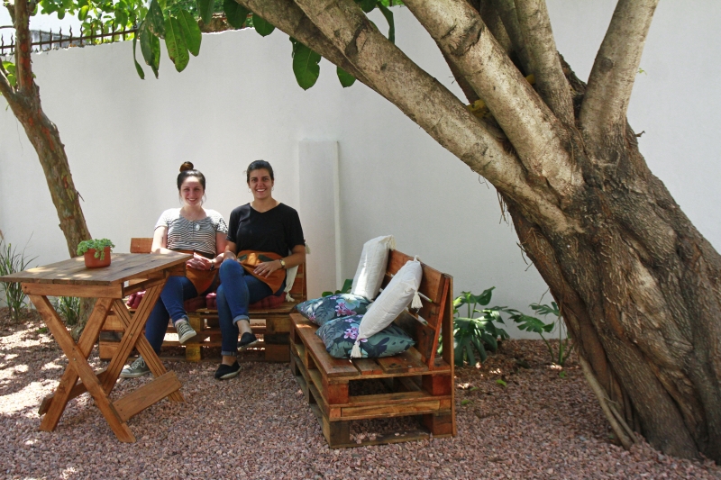 {'nm_midia_inter_thumb1':'https://www.jornaldocomercio.com/_midias/jpg/2020/02/01/206x137/1_nc010220_poza__35_-8968663.jpg', 'id_midia_tipo':'2', 'id_tetag_galer':'', 'id_midia':'5e35acdfe308a', 'cd_midia':8968663, 'ds_midia_link': 'https://www.jornaldocomercio.com/_midias/jpg/2020/02/01/nc010220_poza__35_-8968663.jpg', 'ds_midia': 'Juliana Martins Suman e Julia Limp de Almeida, donas do Poza Café.', 'ds_midia_credi': 'NÍCOLAS CHIDEM/JC', 'ds_midia_titlo': 'Juliana Martins Suman e Julia Limp de Almeida, donas do Poza Café.', 'cd_tetag': '1', 'cd_midia_w': '800', 'cd_midia_h': '533', 'align': 'Left'}